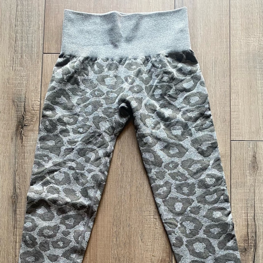 NVGTN Gray Leopard Print Leggings
